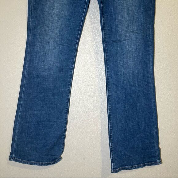 Levi’s Slimming Boot Cut Denim Jeans women’s size 30 - Picture 3 of 9